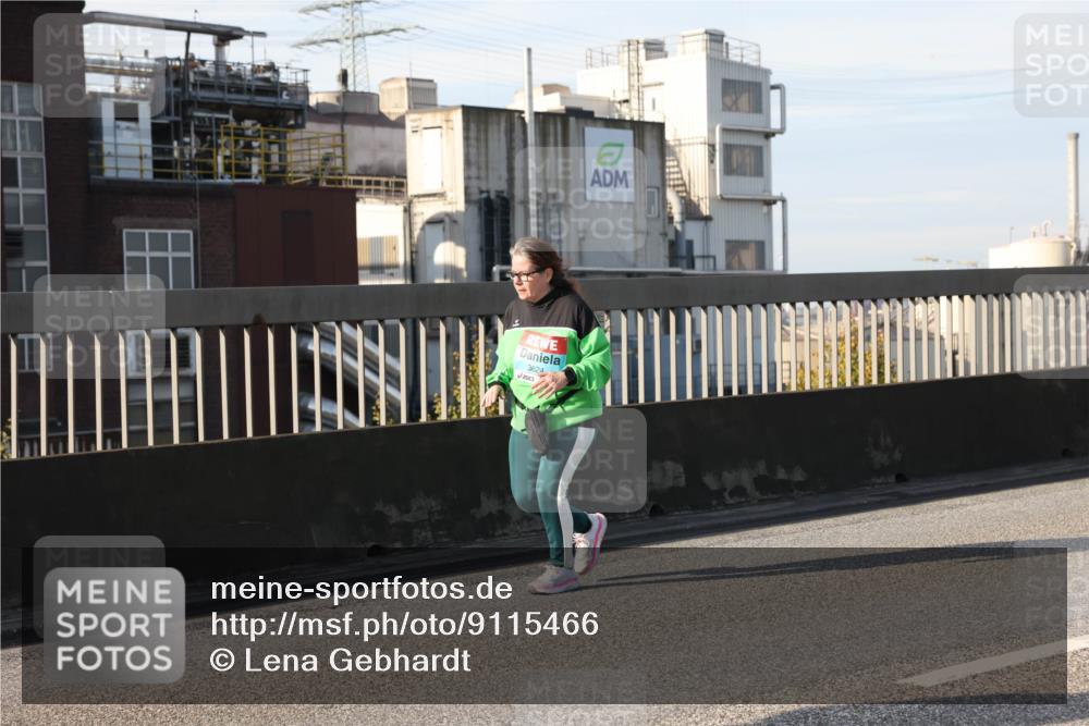 03.10.2025 - Köhlbrandbrückenlauf Lena Gebhardt http://msf.ph/oto/9115466 03.10.2025 10:18:12 Position 2 3624 meine-sportfotos.de