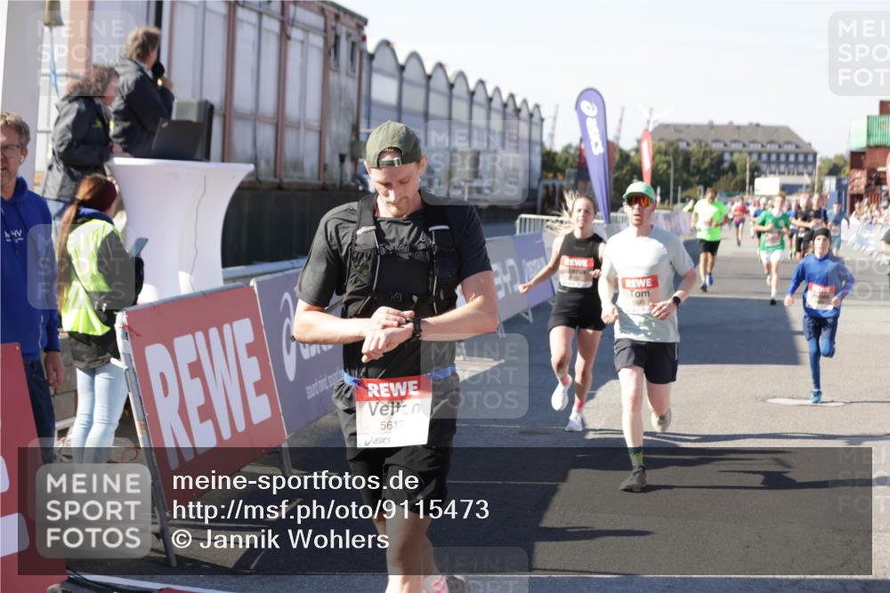 03.10.2025 - Köhlbrandbrückenlauf Jannik Wohlers http://msf.ph/oto/9115473 03.10.2025 13:02:19 Ziel 4109, 4130, 4277, 4281, 4337, 4492, 4946, 5617, 5697, 5747, 5845, 6465, 6492 meine-sportfotos.de