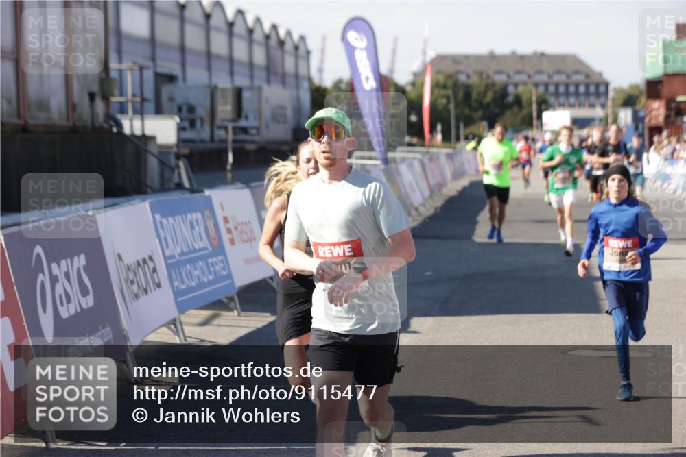 03.10.2025 - Köhlbrandbrückenlauf Jannik Wohlers http://msf.ph/oto/9115477 03.10.2025 13:02:20 Ziel 4109, 4130, 4277, 4281, 4337, 4492, 4946, 5617, 5697, 5747, 5845, 6465, 6492 meine-sportfotos.de