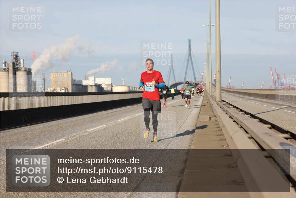 03.10.2025 - Köhlbrandbrückenlauf Lena Gebhardt http://msf.ph/oto/9115478 03.10.2025 09:43:36 Position 2 3518 meine-sportfotos.de