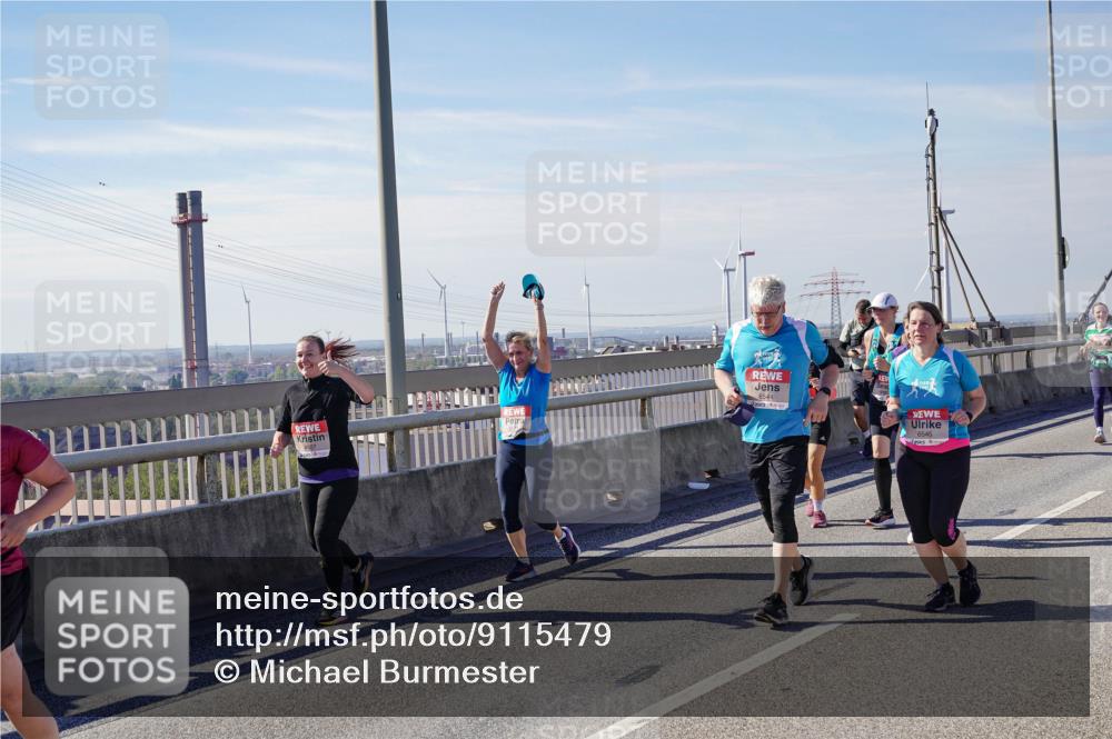 03.10.2025 - Köhlbrandbrückenlauf Michael Burmester http://msf.ph/oto/9115479 03.10.2025 12:56:57 Position 2 4507, 6544, 6545 meine-sportfotos.de