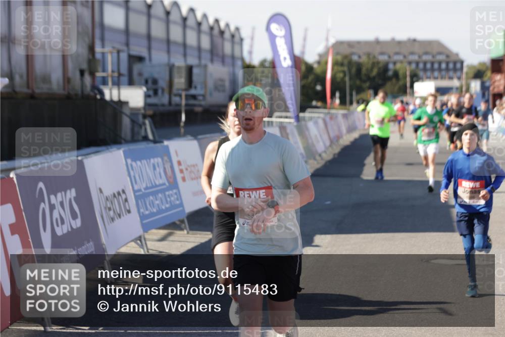 03.10.2025 - Köhlbrandbrückenlauf Jannik Wohlers http://msf.ph/oto/9115483 03.10.2025 13:02:20 Ziel 4109, 4130, 4277, 4281, 4337, 4492, 4946, 5617, 5697, 5747, 5845, 6465, 6492 meine-sportfotos.de
