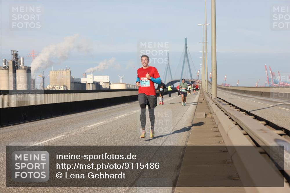 03.10.2025 - Köhlbrandbrückenlauf Lena Gebhardt http://msf.ph/oto/9115486 03.10.2025 09:43:36 Position 2 3518 meine-sportfotos.de