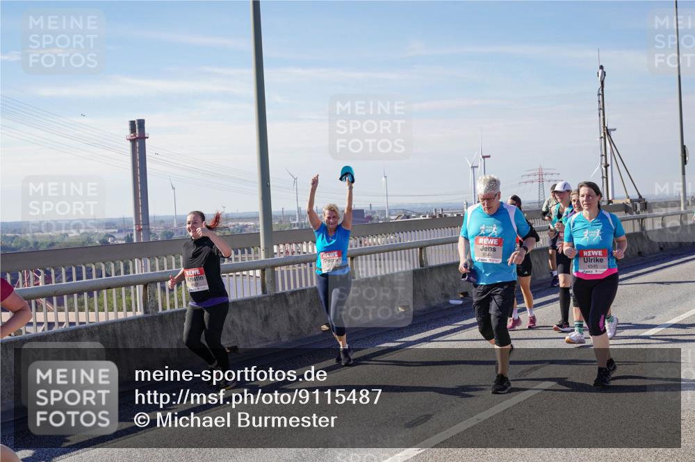03.10.2025 - Köhlbrandbrückenlauf Michael Burmester http://msf.ph/oto/9115487 03.10.2025 12:56:57 Position 2 6544, 6545 meine-sportfotos.de