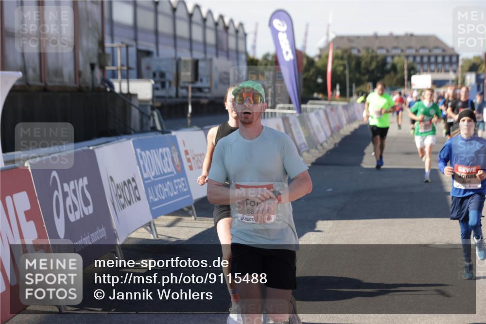 03.10.2025 - Köhlbrandbrückenlauf Jannik Wohlers http://msf.ph/oto/9115488 03.10.2025 13:02:20 Ziel 4109, 4130, 4277, 4281, 4337, 4492, 4946, 5617, 5697, 5747, 5845, 6465, 6492 meine-sportfotos.de