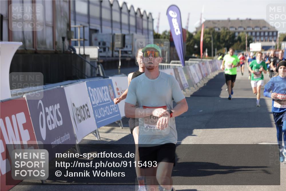 03.10.2025 - Köhlbrandbrückenlauf Jannik Wohlers http://msf.ph/oto/9115493 03.10.2025 13:02:20 Ziel 4109, 4130, 4277, 4281, 4337, 4492, 4946, 5617, 5697, 5747, 5845, 6465, 6492 meine-sportfotos.de