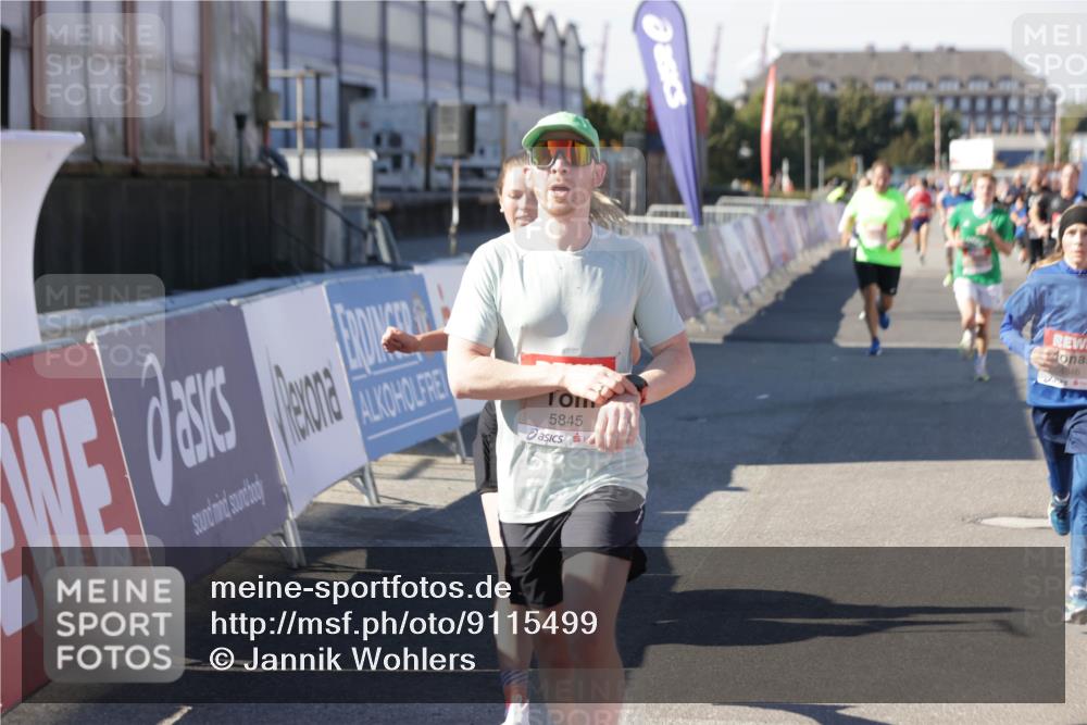 03.10.2025 - Köhlbrandbrückenlauf Jannik Wohlers http://msf.ph/oto/9115499 03.10.2025 13:02:20 Ziel 4109, 4130, 4277, 4281, 4337, 4492, 4946, 5617, 5697, 5747, 5845, 6465, 6492 meine-sportfotos.de