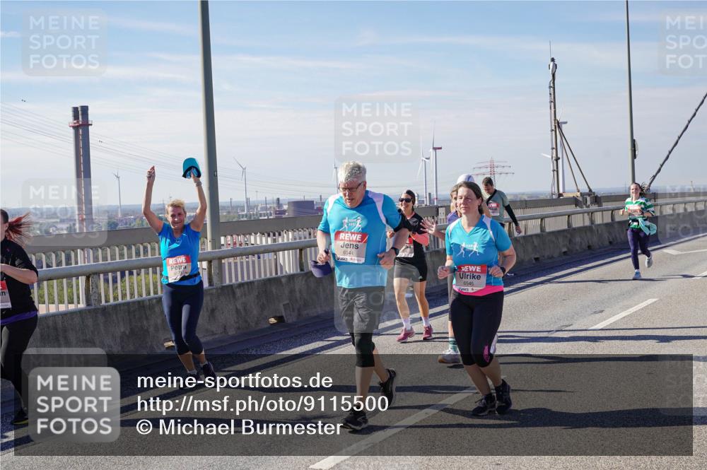 03.10.2025 - Köhlbrandbrückenlauf Michael Burmester http://msf.ph/oto/9115500 03.10.2025 12:56:58 Position 2 6544, 6545 meine-sportfotos.de
