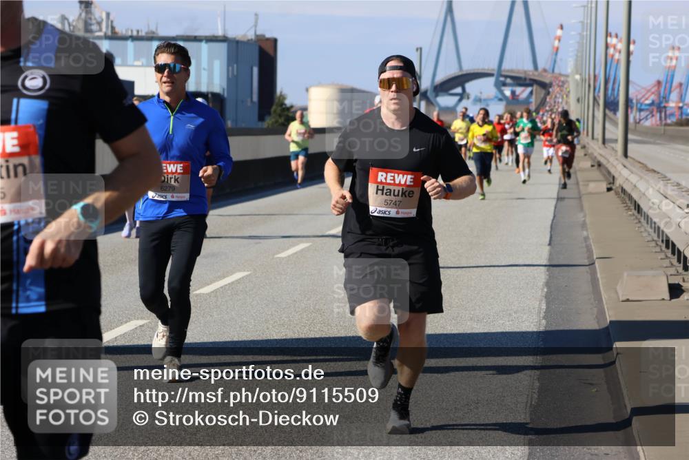 03.10.2025 - Köhlbrandbrückenlauf Strokosch-Dieckow http://msf.ph/oto/9115509 03.10.2025 12:48:44 Position 3 11, 5, 6279, 5747 meine-sportfotos.de