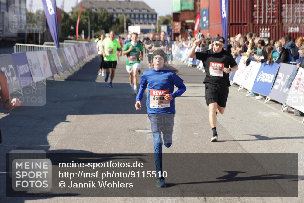 03.10.2025 - Köhlbrandbrückenlauf Jannik Wohlers http://msf.ph/oto/9115510 03.10.2025 13:02:20 Ziel 4109, 4130, 4277, 4281, 4337, 4492, 4946, 5617, 5697, 5747, 5845, 6465, 6492 meine-sportfotos.de
