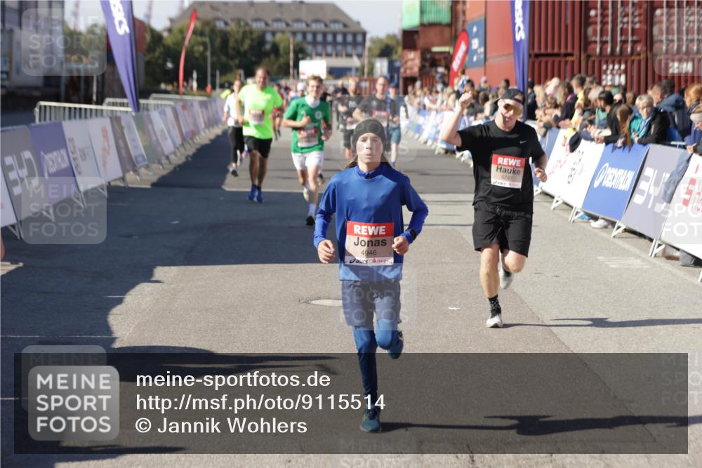 03.10.2025 - Köhlbrandbrückenlauf Jannik Wohlers http://msf.ph/oto/9115514 03.10.2025 13:02:20 Ziel 4109, 4130, 4277, 4281, 4337, 4492, 4946, 5617, 5697, 5747, 5845, 6465, 6492 meine-sportfotos.de