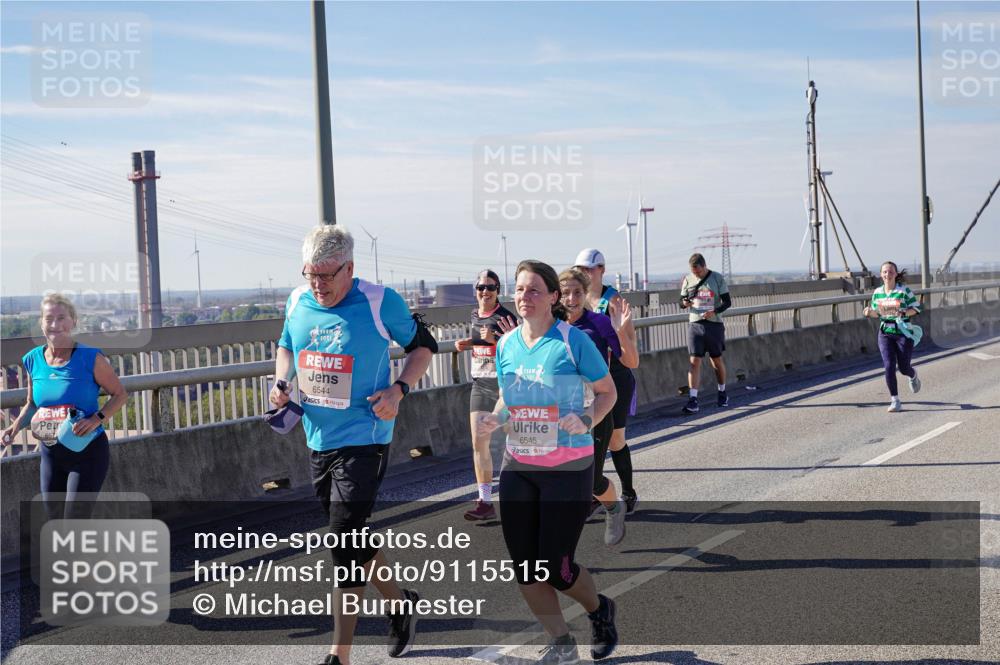 03.10.2025 - Köhlbrandbrückenlauf Michael Burmester http://msf.ph/oto/9115515 03.10.2025 12:56:59 Position 2 657, 6544, 6545 meine-sportfotos.de