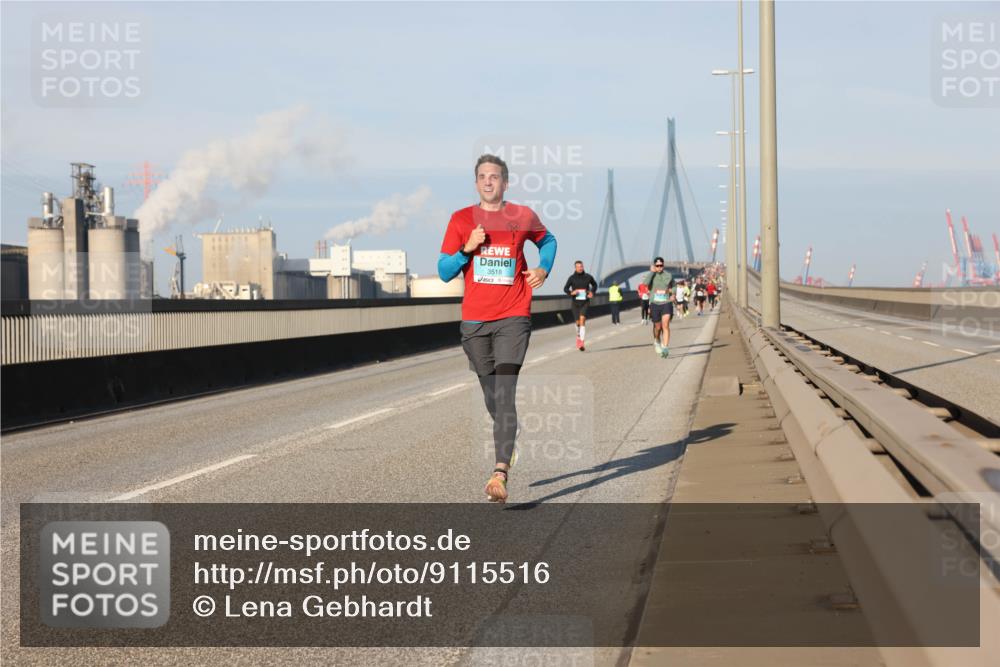 03.10.2025 - Köhlbrandbrückenlauf Lena Gebhardt http://msf.ph/oto/9115516 03.10.2025 09:43:36 Position 2 3518 meine-sportfotos.de