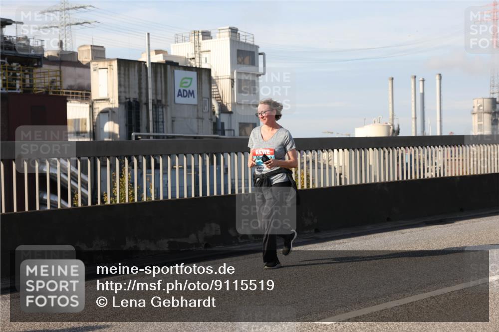 03.10.2025 - Köhlbrandbrückenlauf Lena Gebhardt http://msf.ph/oto/9115519 03.10.2025 10:18:15 Position 2  meine-sportfotos.de