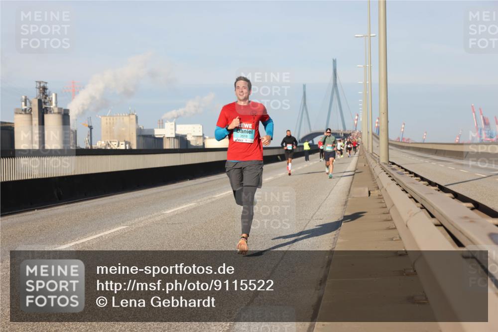 03.10.2025 - Köhlbrandbrückenlauf Lena Gebhardt http://msf.ph/oto/9115522 03.10.2025 09:43:36 Position 2 3518 meine-sportfotos.de