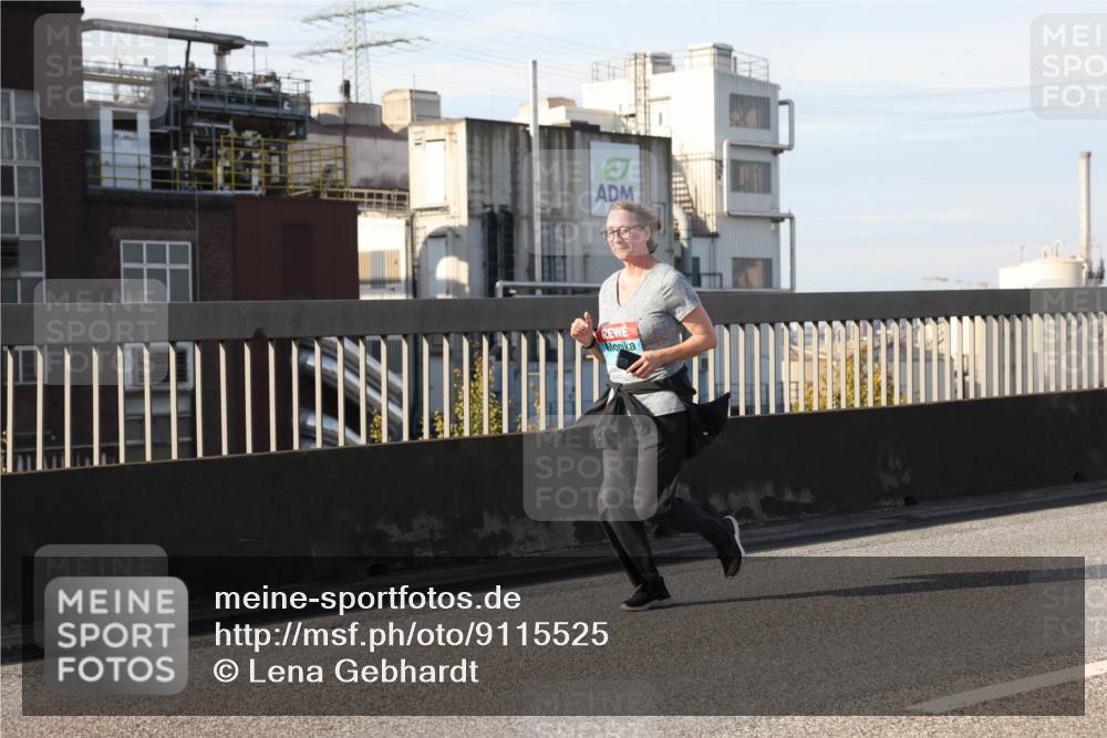 03.10.2025 - Köhlbrandbrückenlauf Lena Gebhardt http://msf.ph/oto/9115525 03.10.2025 10:18:15 Position 2  meine-sportfotos.de