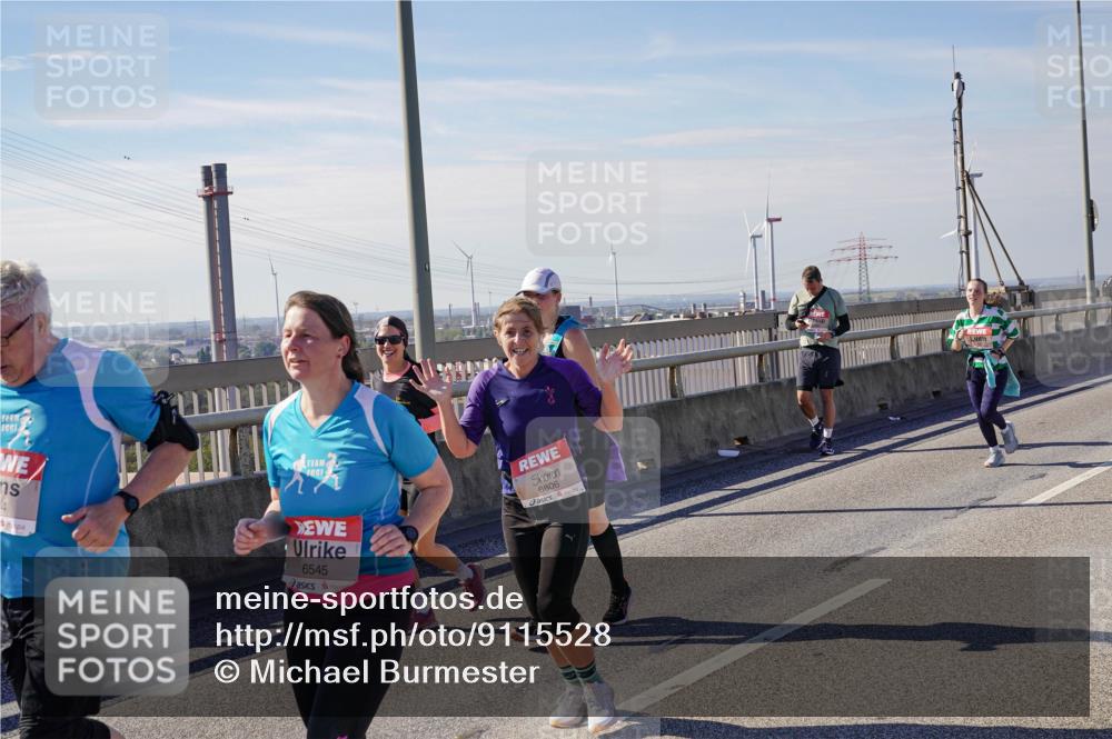 03.10.2025 - Köhlbrandbrückenlauf Michael Burmester http://msf.ph/oto/9115528 03.10.2025 12:57:00 Position 2 4, 6545, 6806 meine-sportfotos.de