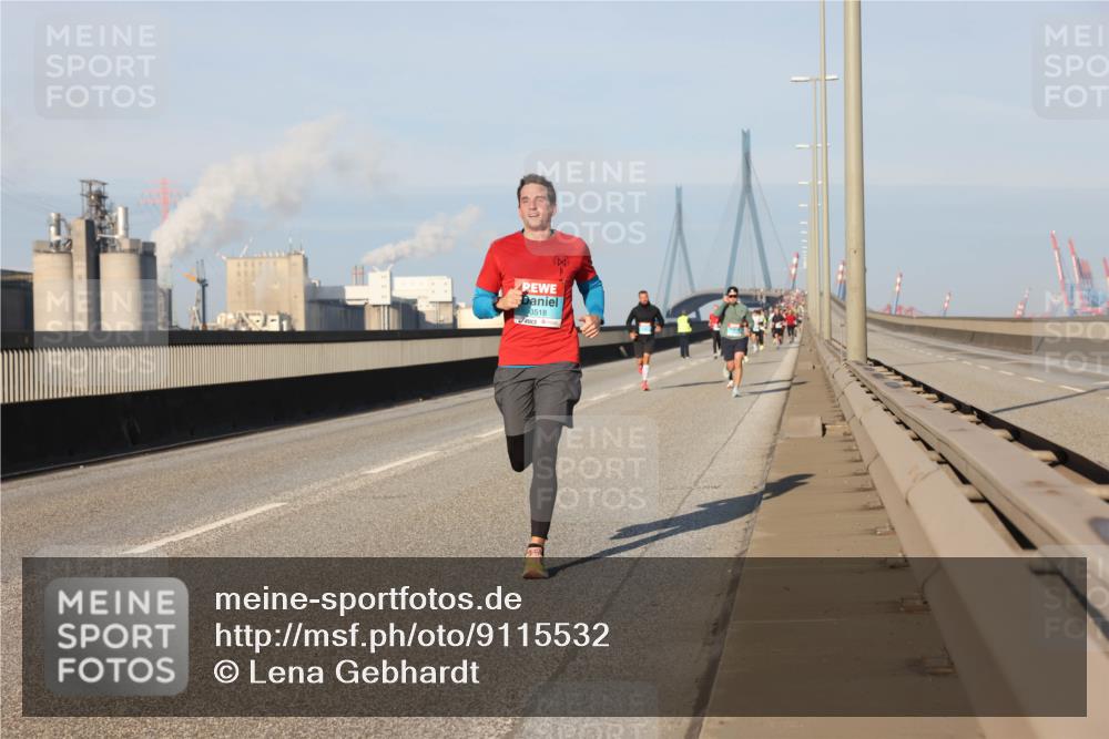 03.10.2025 - Köhlbrandbrückenlauf Lena Gebhardt http://msf.ph/oto/9115532 03.10.2025 09:43:36 Position 2 3518 meine-sportfotos.de