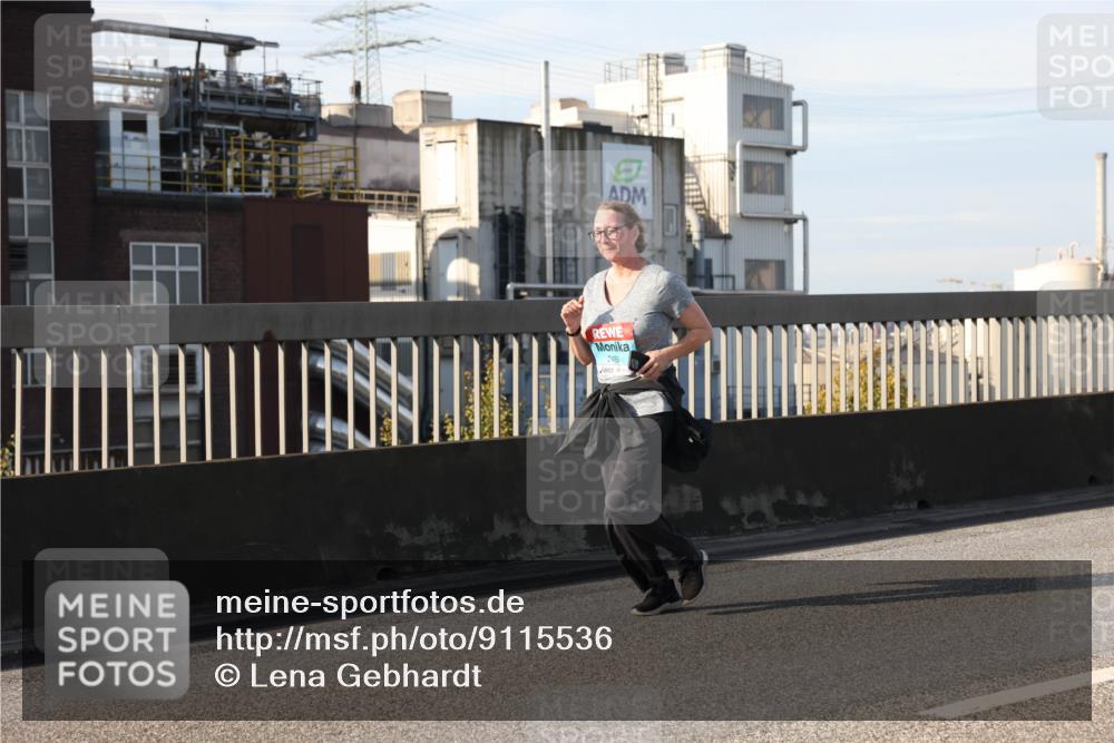 03.10.2025 - Köhlbrandbrückenlauf Lena Gebhardt http://msf.ph/oto/9115536 03.10.2025 10:18:15 Position 2 2486 meine-sportfotos.de