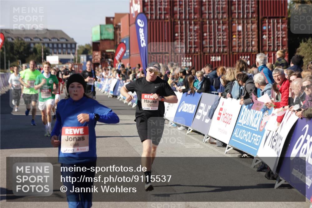 03.10.2025 - Köhlbrandbrückenlauf Jannik Wohlers http://msf.ph/oto/9115537 03.10.2025 13:02:21 Ziel 4109, 4130, 4271, 4277, 4281, 4337, 4492, 4783, 4946, 5617, 5697, 5747, 5845, 6465, 6492 meine-sportfotos.de
