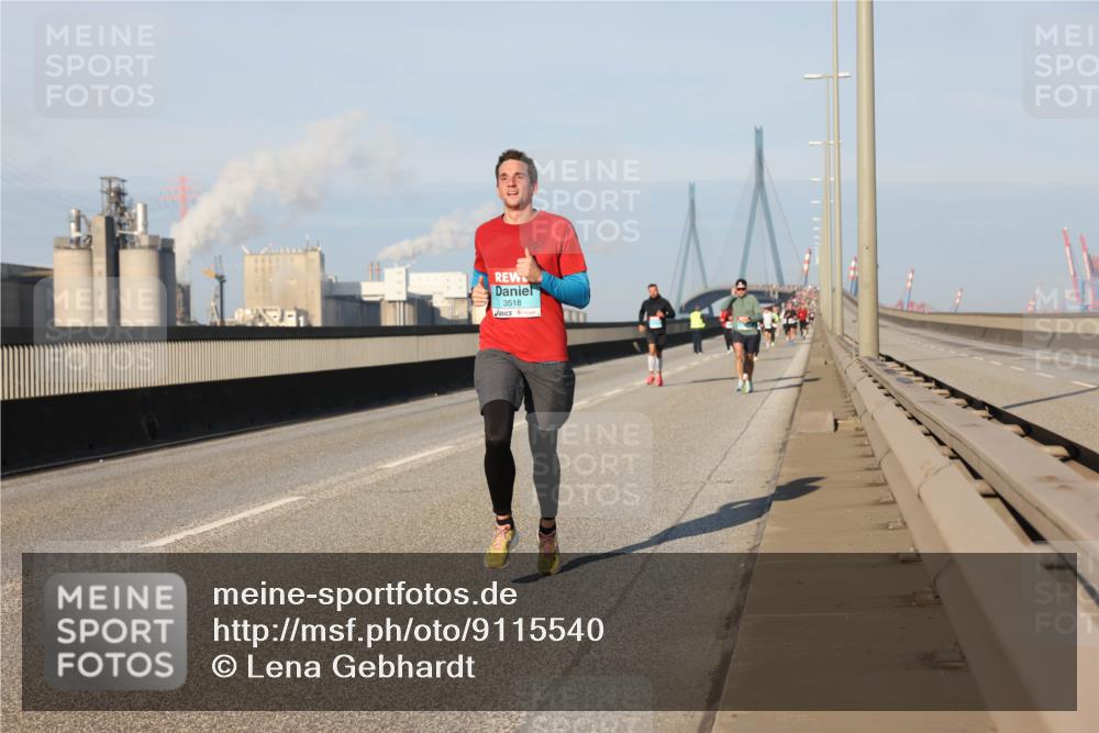 03.10.2025 - Köhlbrandbrückenlauf Lena Gebhardt http://msf.ph/oto/9115540 03.10.2025 09:43:37 Position 2 3518 meine-sportfotos.de
