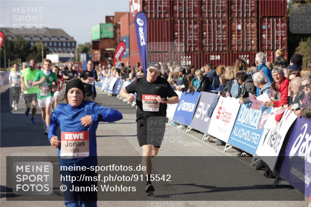 03.10.2025 - Köhlbrandbrückenlauf Jannik Wohlers http://msf.ph/oto/9115542 03.10.2025 13:02:21 Ziel 4109, 4130, 4271, 4277, 4281, 4337, 4492, 4783, 4946, 5617, 5697, 5747, 5845, 6465, 6492 meine-sportfotos.de