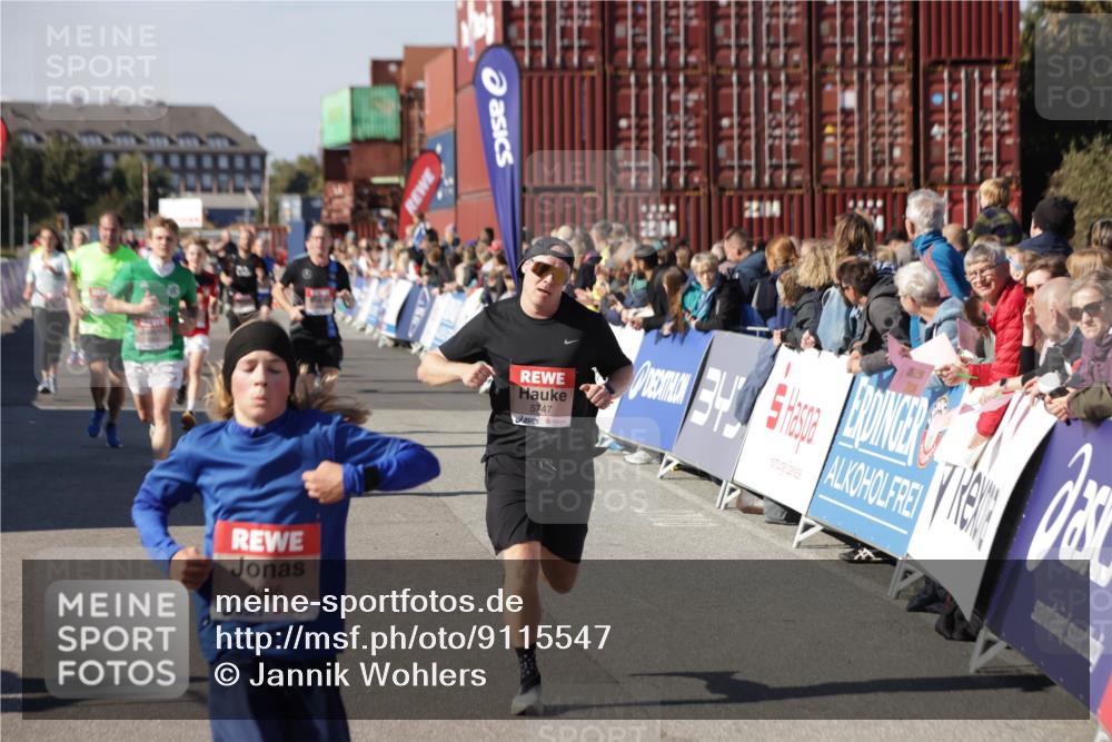 03.10.2025 - Köhlbrandbrückenlauf Jannik Wohlers http://msf.ph/oto/9115547 03.10.2025 13:02:21 Ziel 4109, 4130, 4271, 4277, 4281, 4337, 4492, 4783, 4946, 5617, 5697, 5747, 5845, 6465, 6492 meine-sportfotos.de