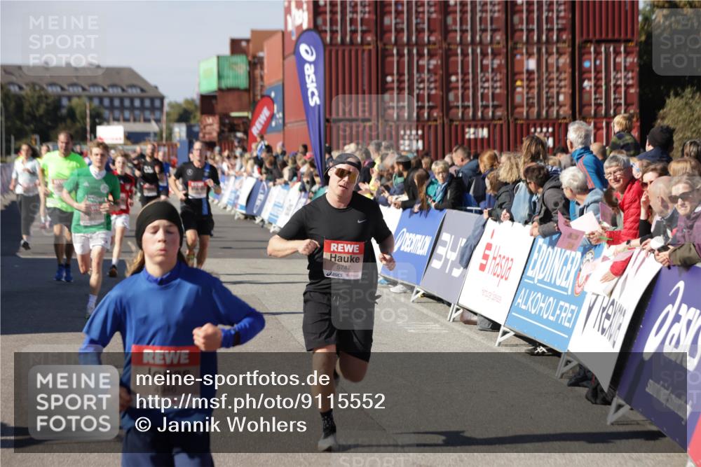 03.10.2025 - Köhlbrandbrückenlauf Jannik Wohlers http://msf.ph/oto/9115552 03.10.2025 13:02:21 Ziel 4109, 4130, 4271, 4277, 4281, 4337, 4492, 4783, 4946, 5617, 5697, 5747, 5845, 6465, 6492 meine-sportfotos.de