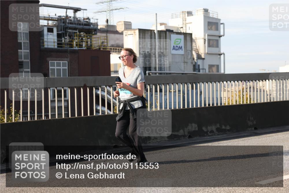 03.10.2025 - Köhlbrandbrückenlauf Lena Gebhardt http://msf.ph/oto/9115553 03.10.2025 10:18:15 Position 2 2485 meine-sportfotos.de