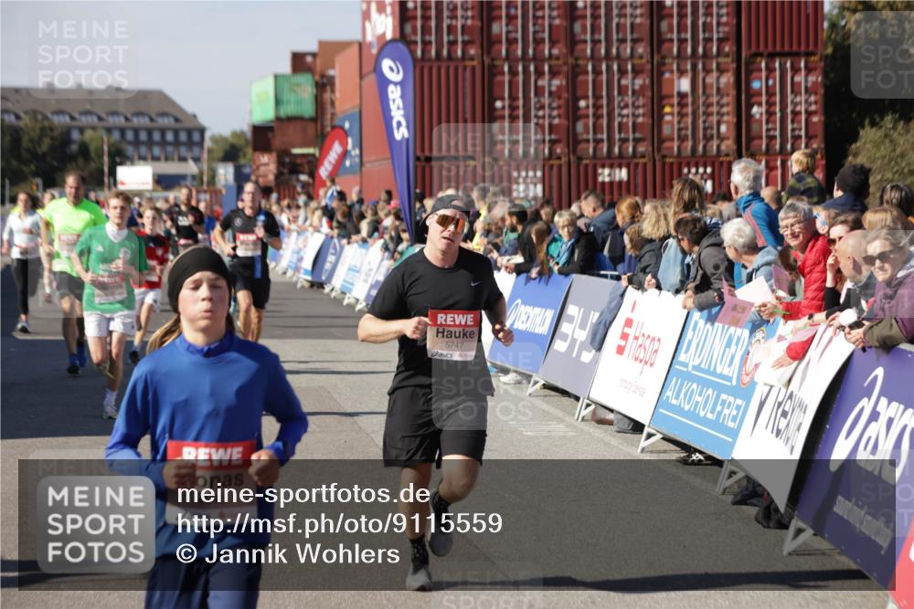 03.10.2025 - Köhlbrandbrückenlauf Jannik Wohlers http://msf.ph/oto/9115559 03.10.2025 13:02:21 Ziel 4109, 4130, 4271, 4277, 4281, 4337, 4492, 4783, 4946, 5617, 5697, 5747, 5845, 6465, 6492 meine-sportfotos.de