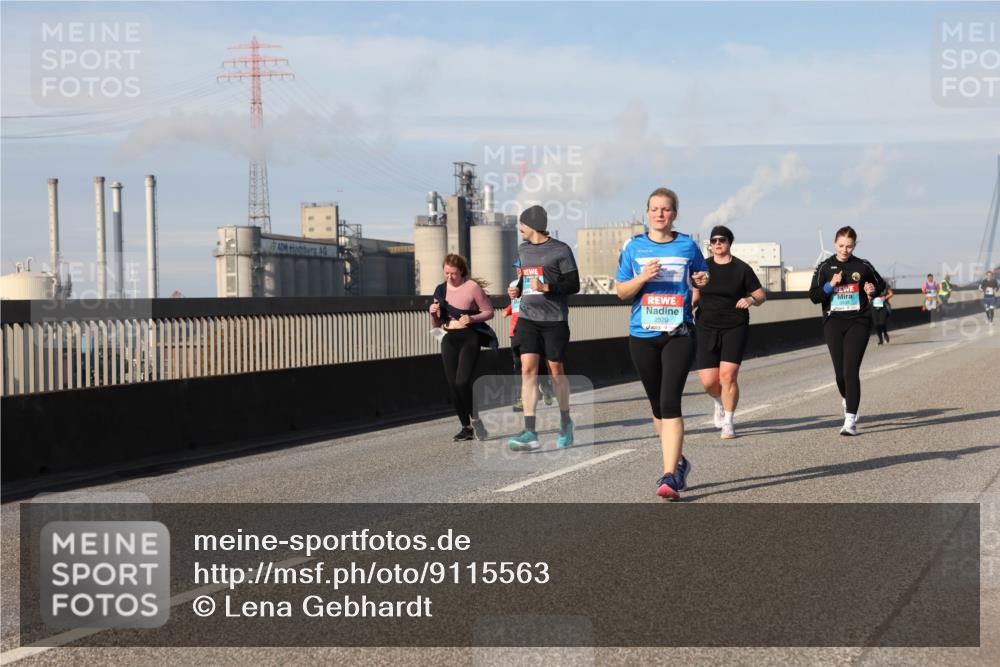 03.10.2025 - Köhlbrandbrückenlauf Lena Gebhardt http://msf.ph/oto/9115563 03.10.2025 10:18:27 Position 2 2520 meine-sportfotos.de