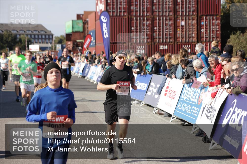 03.10.2025 - Köhlbrandbrückenlauf Jannik Wohlers http://msf.ph/oto/9115564 03.10.2025 13:02:21 Ziel 4109, 4130, 4271, 4277, 4281, 4337, 4492, 4783, 4946, 5617, 5697, 5747, 5845, 6465, 6492 meine-sportfotos.de