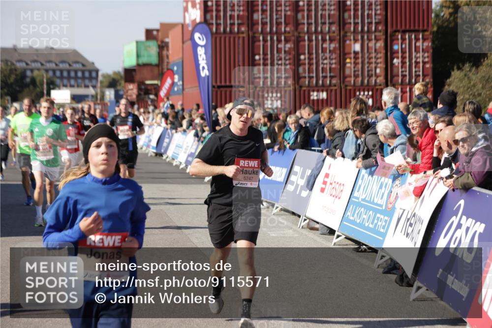 03.10.2025 - Köhlbrandbrückenlauf Jannik Wohlers http://msf.ph/oto/9115571 03.10.2025 13:02:21 Ziel 4109, 4130, 4271, 4277, 4281, 4337, 4492, 4783, 4946, 5617, 5697, 5747, 5845, 6465, 6492 meine-sportfotos.de