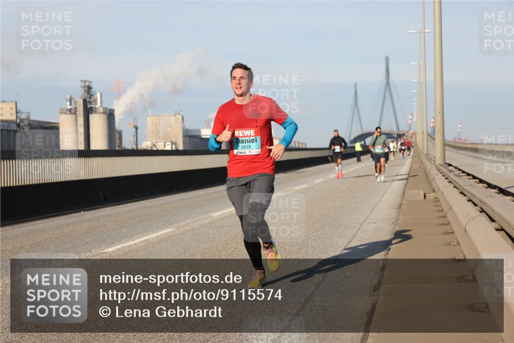 03.10.2025 - Köhlbrandbrückenlauf Lena Gebhardt http://msf.ph/oto/9115574 03.10.2025 09:43:37 Position 2 3518 meine-sportfotos.de