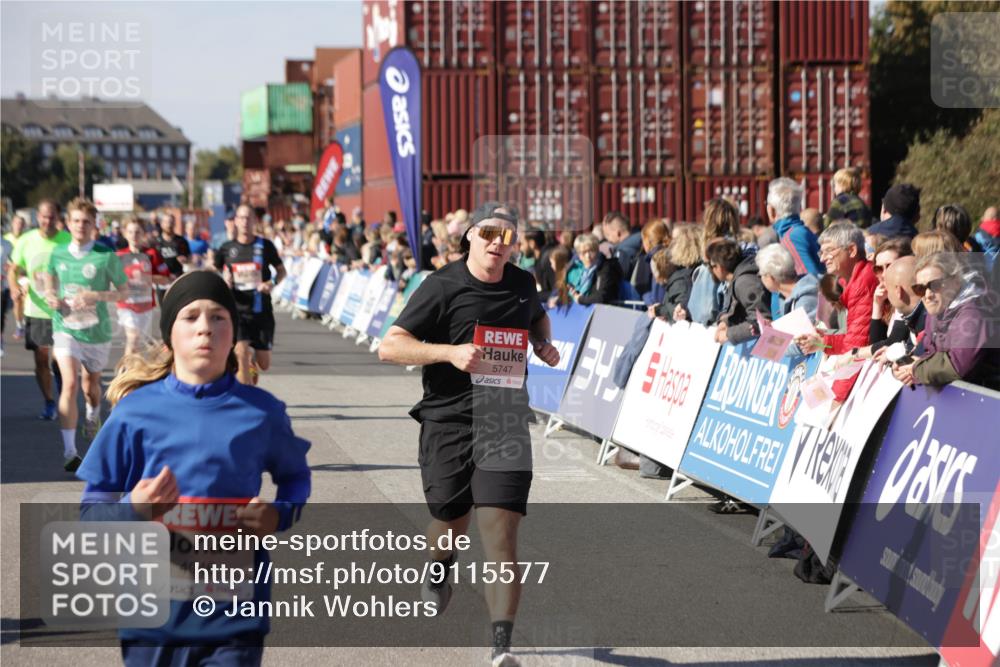 03.10.2025 - Köhlbrandbrückenlauf Jannik Wohlers http://msf.ph/oto/9115577 03.10.2025 13:02:21 Ziel 4109, 4130, 4271, 4277, 4281, 4337, 4492, 4783, 4946, 5617, 5697, 5747, 5845, 6465, 6492 meine-sportfotos.de