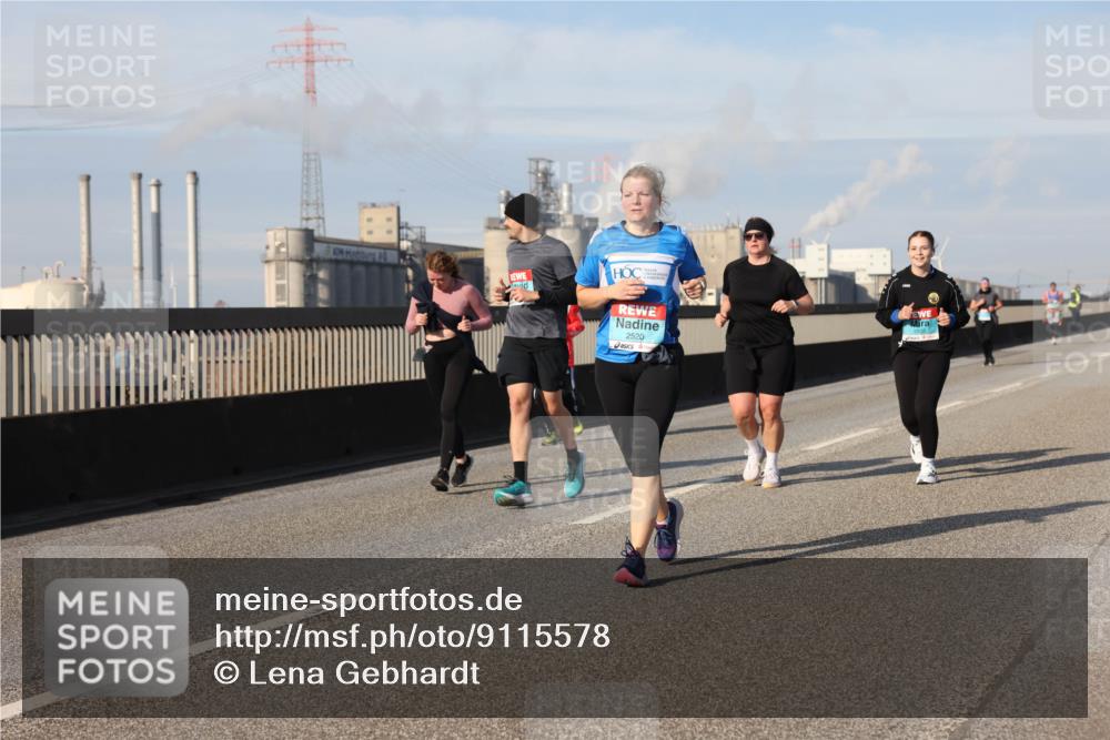 03.10.2025 - Köhlbrandbrückenlauf Lena Gebhardt http://msf.ph/oto/9115578 03.10.2025 10:18:28 Position 2 2520 meine-sportfotos.de
