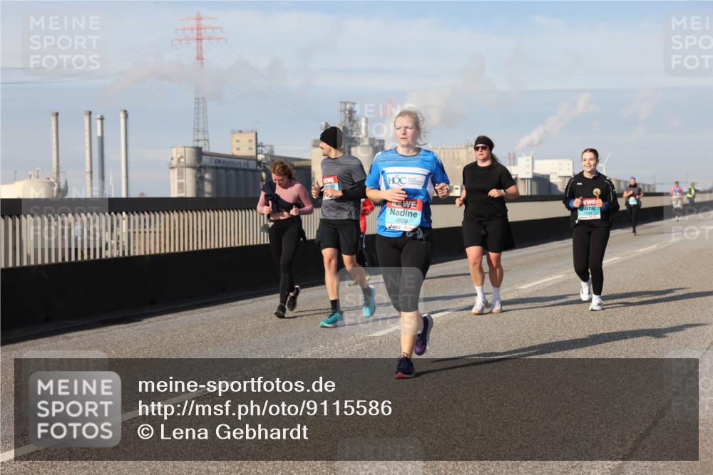 03.10.2025 - Köhlbrandbrückenlauf Lena Gebhardt http://msf.ph/oto/9115586 03.10.2025 10:18:28 Position 2 2520, 3103 meine-sportfotos.de
