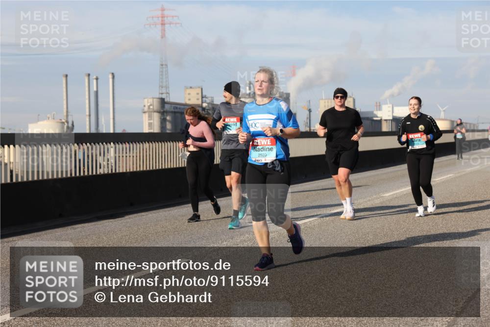 03.10.2025 - Köhlbrandbrückenlauf Lena Gebhardt http://msf.ph/oto/9115594 03.10.2025 10:18:29 Position 2 117, 2520 meine-sportfotos.de
