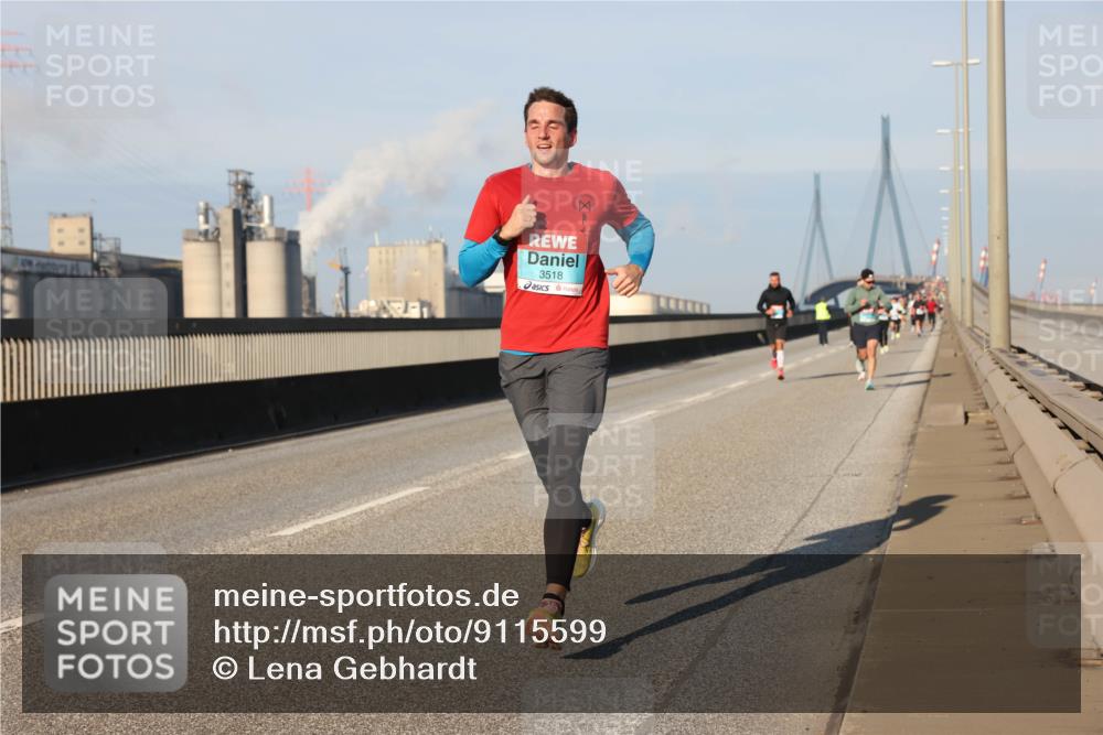 03.10.2025 - Köhlbrandbrückenlauf Lena Gebhardt http://msf.ph/oto/9115599 03.10.2025 09:43:37 Position 2 3518 meine-sportfotos.de