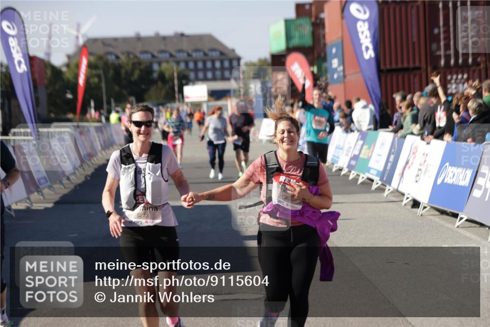 03.10.2025 - Köhlbrandbrückenlauf Jannik Wohlers http://msf.ph/oto/9115604 03.10.2025 13:32:53 Ziel 5110, 5133, 5187, 5273, 5446, 5477, 5478, 6147, 6148, 6513 meine-sportfotos.de