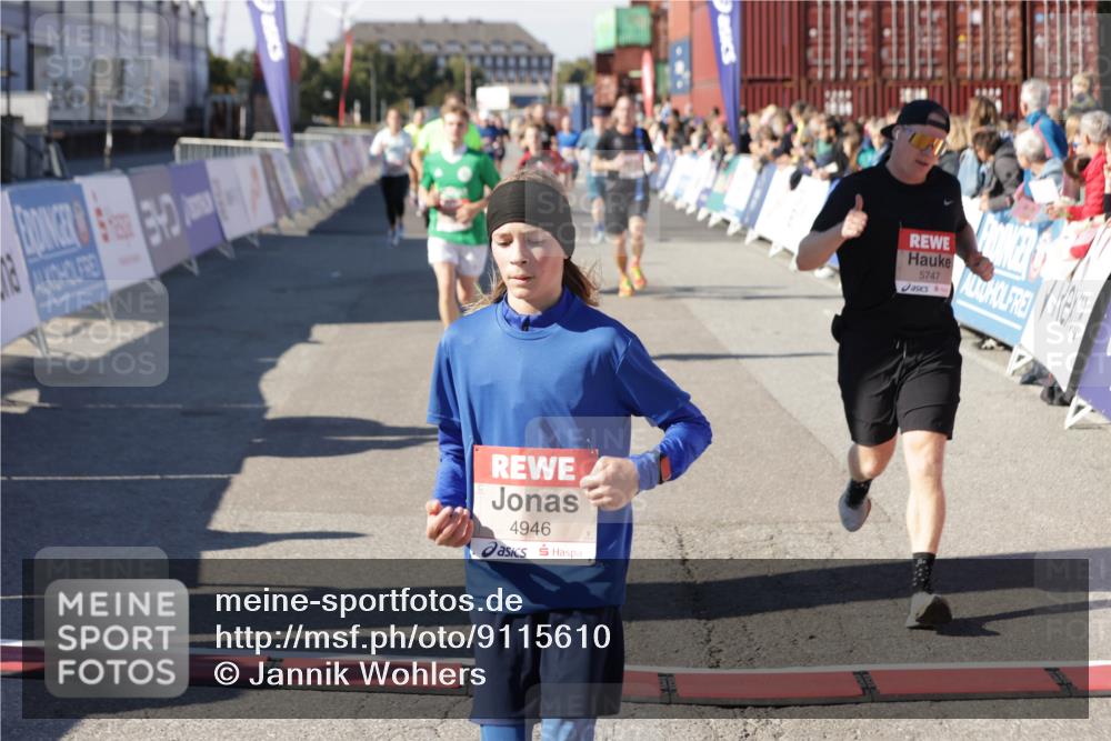 03.10.2025 - Köhlbrandbrückenlauf Jannik Wohlers http://msf.ph/oto/9115610 03.10.2025 13:02:22 Ziel 4109, 4130, 4271, 4277, 4281, 4337, 4492, 4783, 4946, 5080, 5617, 5697, 5747, 5784, 5845, 6465, 6492 meine-sportfotos.de