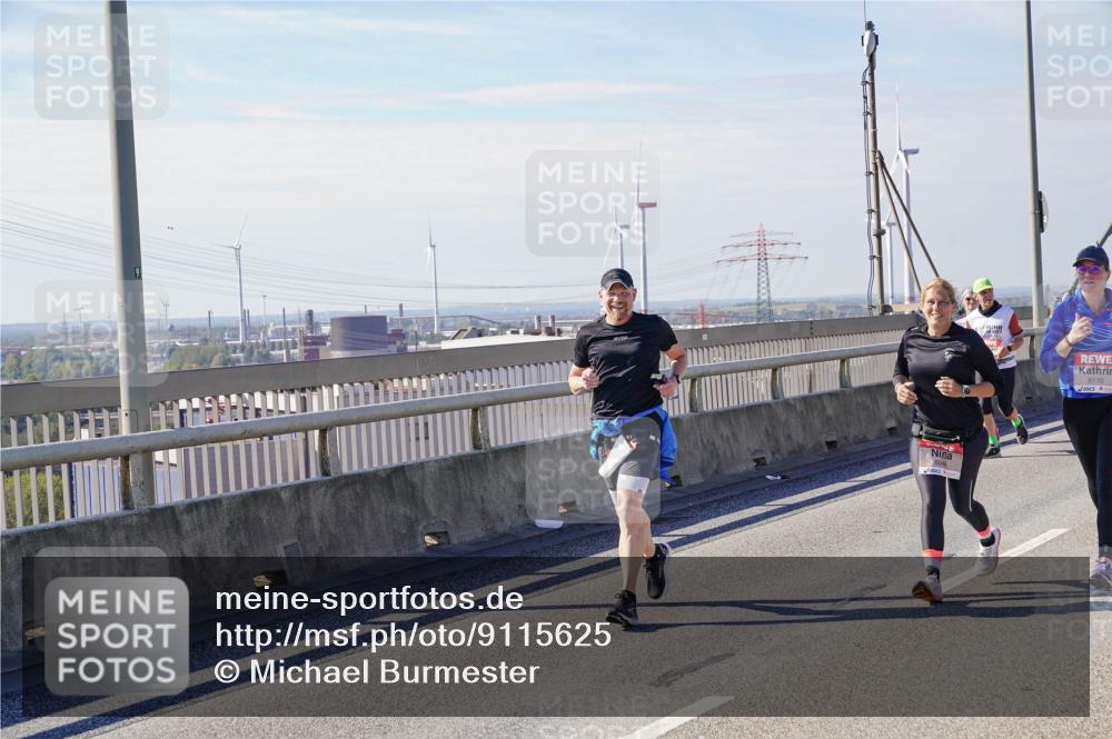 03.10.2025 - Köhlbrandbrückenlauf Michael Burmester http://msf.ph/oto/9115625 03.10.2025 12:57:19 Position 2 9, 6110 meine-sportfotos.de