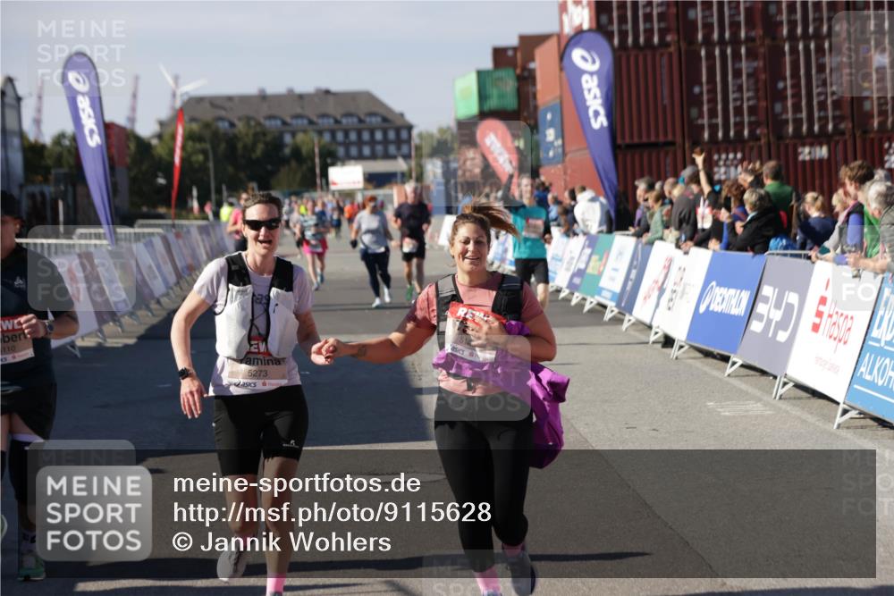 03.10.2025 - Köhlbrandbrückenlauf Jannik Wohlers http://msf.ph/oto/9115628 03.10.2025 13:32:53 Ziel 5110, 5133, 5187, 5273, 5446, 5477, 5478, 6147, 6148, 6513 meine-sportfotos.de