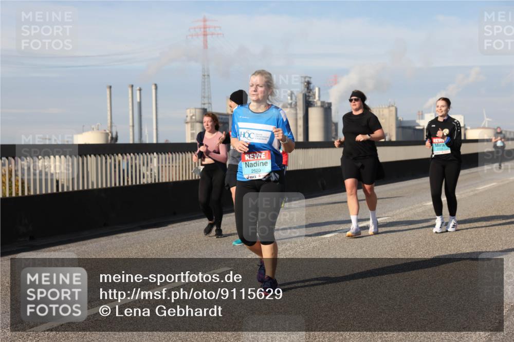 03.10.2025 - Köhlbrandbrückenlauf Lena Gebhardt http://msf.ph/oto/9115629 03.10.2025 10:18:29 Position 2 2520, 3103 meine-sportfotos.de