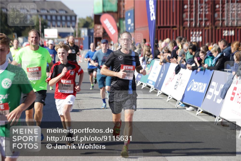 03.10.2025 - Köhlbrandbrückenlauf Jannik Wohlers http://msf.ph/oto/9115631 03.10.2025 13:02:24 Ziel 4130, 4187, 4271, 4277, 4281, 4337, 4380, 4492, 4783, 4946, 5080, 5617, 5697, 5747, 5784, 5845, 6465, 6492 meine-sportfotos.de