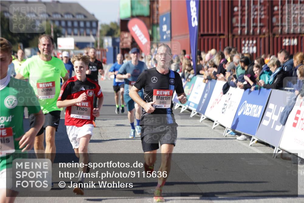 03.10.2025 - Köhlbrandbrückenlauf Jannik Wohlers http://msf.ph/oto/9115636 03.10.2025 13:02:24 Ziel 4130, 4187, 4271, 4277, 4281, 4337, 4380, 4492, 4783, 4946, 5080, 5617, 5697, 5747, 5784, 5845, 6465, 6492 meine-sportfotos.de