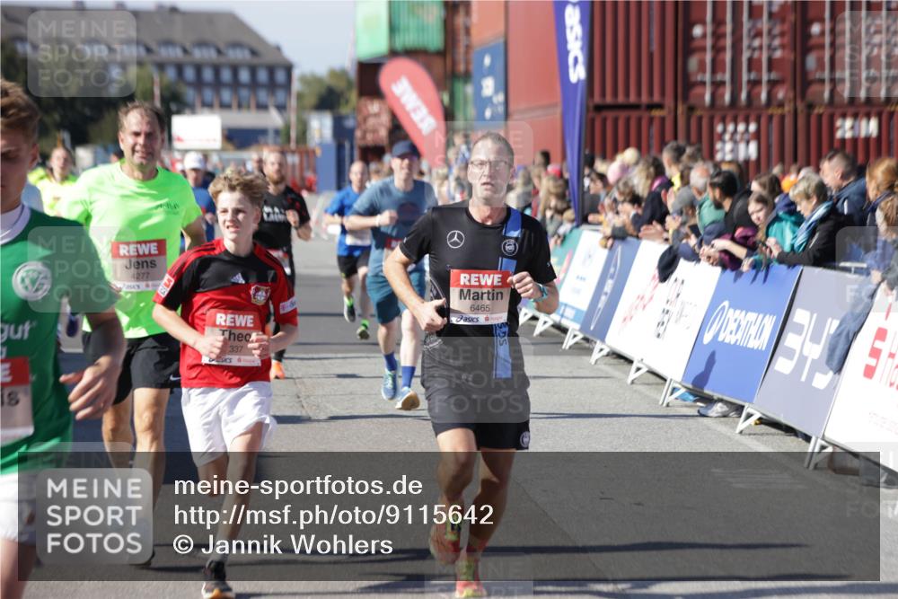 03.10.2025 - Köhlbrandbrückenlauf Jannik Wohlers http://msf.ph/oto/9115642 03.10.2025 13:02:24 Ziel 4130, 4187, 4271, 4277, 4281, 4337, 4380, 4492, 4783, 4946, 5080, 5617, 5697, 5747, 5784, 5845, 6465, 6492 meine-sportfotos.de