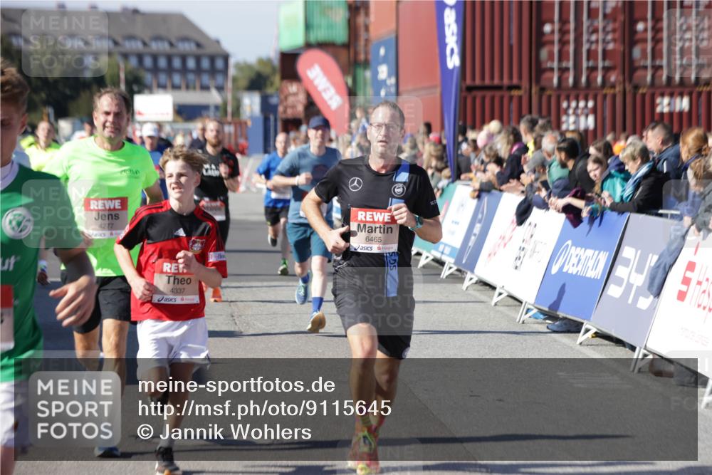 03.10.2025 - Köhlbrandbrückenlauf Jannik Wohlers http://msf.ph/oto/9115645 03.10.2025 13:02:24 Ziel 4130, 4187, 4271, 4277, 4281, 4337, 4380, 4492, 4783, 4946, 5080, 5617, 5697, 5747, 5784, 5845, 6465, 6492 meine-sportfotos.de