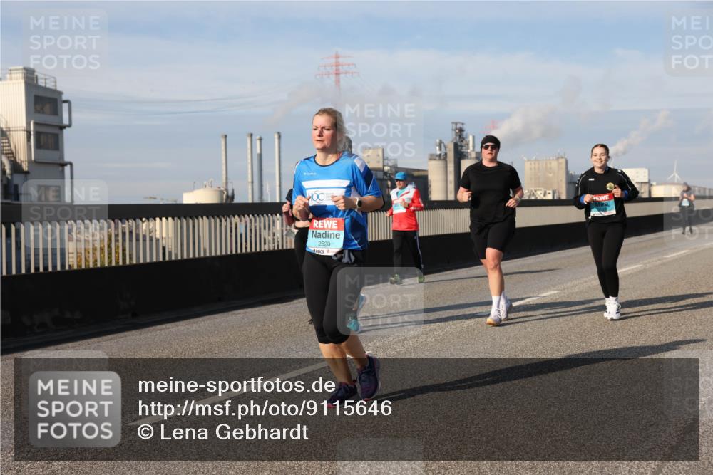 03.10.2025 - Köhlbrandbrückenlauf Lena Gebhardt http://msf.ph/oto/9115646 03.10.2025 10:18:29 Position 2 2520, 1111 meine-sportfotos.de
