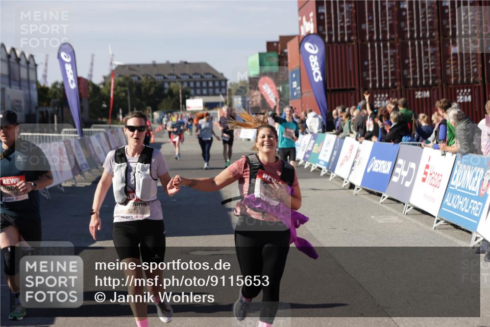 03.10.2025 - Köhlbrandbrückenlauf Jannik Wohlers http://msf.ph/oto/9115653 03.10.2025 13:32:54 Ziel 4582, 5110, 5133, 5187, 5273, 5446, 5477, 5478, 6147, 6148, 6513 meine-sportfotos.de